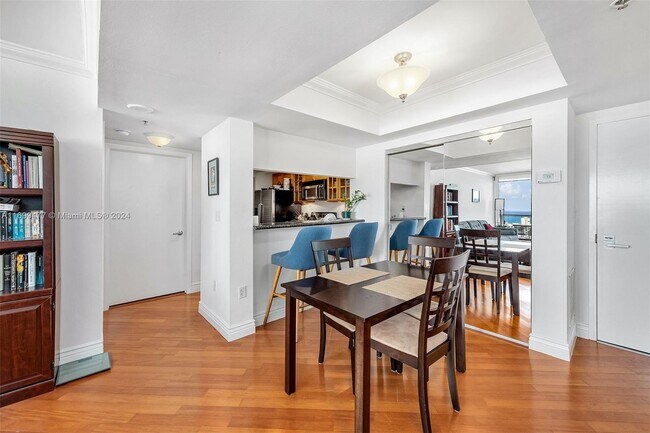 Photo - 650 West Ave