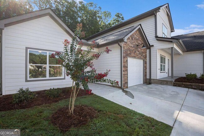 Photo - 138 Crestpoint Rd