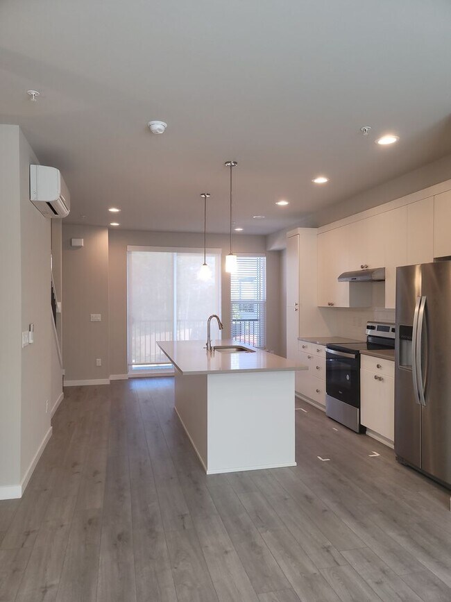 Photo - Stunning Tri Level 3/2.5 Townhome in the G...