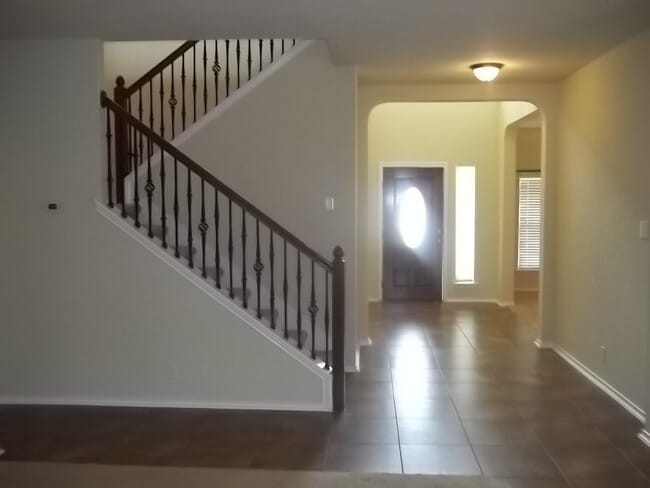 Photo - BEAUTIFUL 5 BEDROOM, 3.5 BATHROOM HOME!