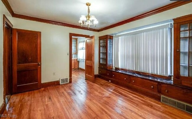 Photo - 14300 Darwin Ave Unidad Upper