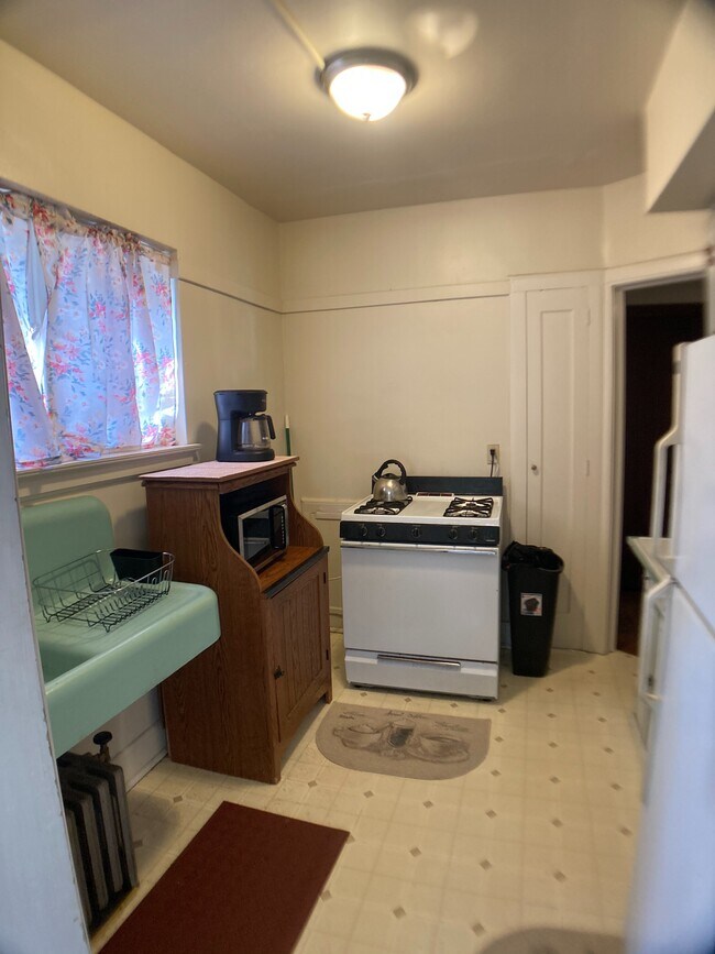 1428 E Capitol Drive
