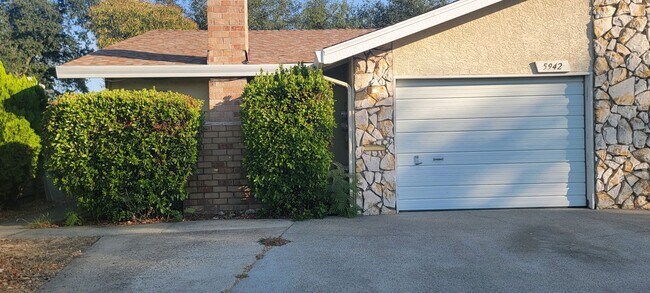 Photo - 5942 Merrywood Dr Unit 5942 Merrywood Dr