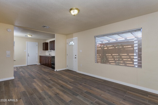 Photo - 1646 E Indianola Ave