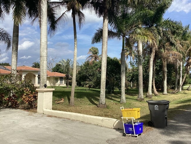 Building Photo - 12173 88th Pl N Unit 1