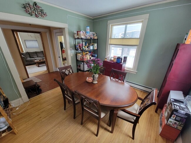 Photo - AVAILABLE JUNE - 6 BED 1.5 BATH Close to Campus!