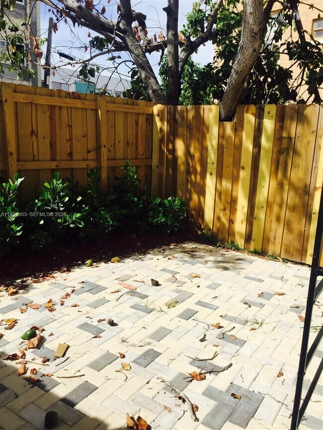 Photo - 500 SW 9th Ave Unit 9