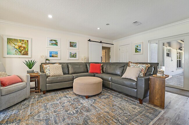 Photo - 71 Fairview W