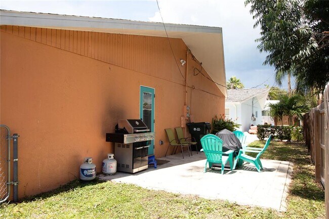 Photo - 1635 Gladys St