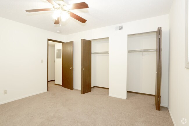 2 Bedroom Garden - 2nd Bedroom - 5 Willedrob