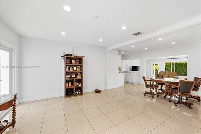 Photo - 9425 N Miami Ave