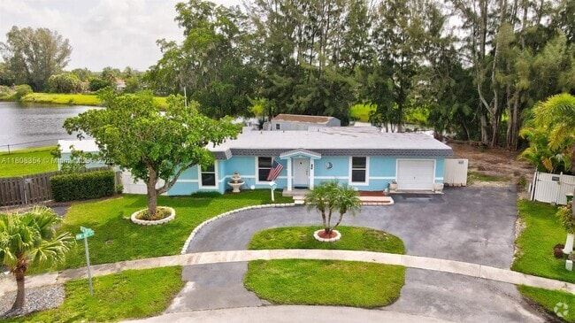Building Photo - 6605 NW 80th Ct Rental