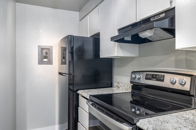 Photo - Victory Manor: Leasing Specials! Renovated...