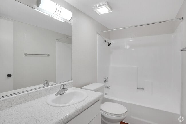 1 BR, 1 BA - 528 SF