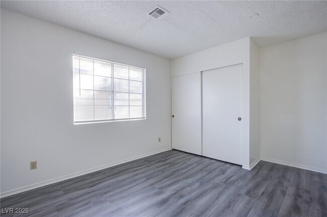 Building Photo - 2696 Jennydiane Dr Rental