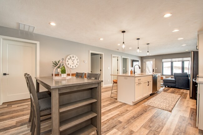 Photo - 172 W Bay Rd Unit B