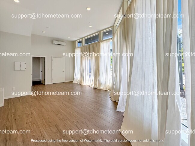 "Charming 3-Bed Townhouse Retreat on Beacon Ave with Spacious 1398 sq ft Layout!"