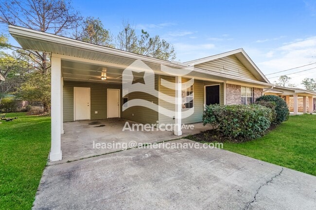 Photo - 814 Harvey St