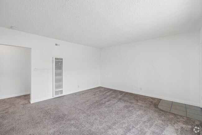 2BR, 1BA - 855SF - Living Room