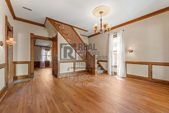Building Photo - 512 W 10th St