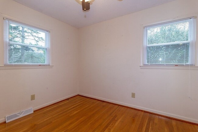 Photo - 408 Pineview Dr