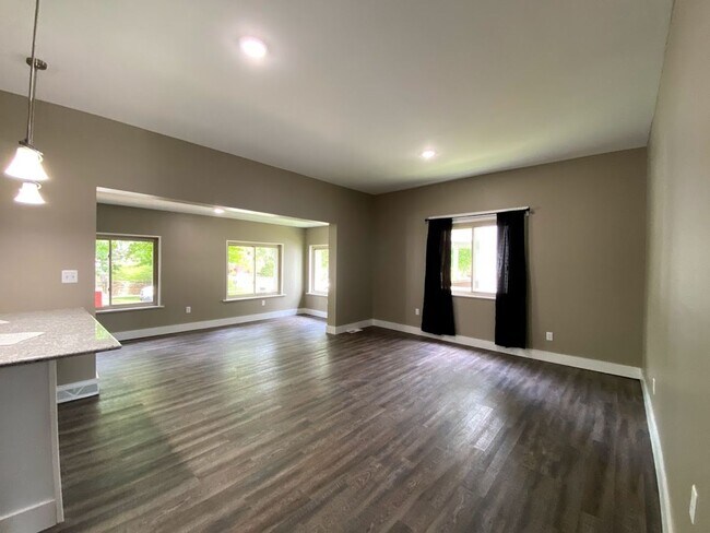 Photo - August 2027 - Remodeled - 5 bed, 5 bath!