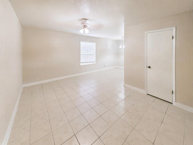 1505 Oakdale Cir