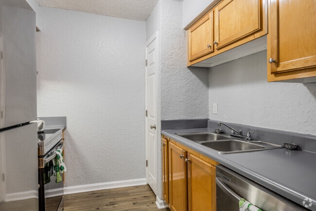 1 habitación, 1 baño, 818 pies cuadrados, cocina - Woodside Village