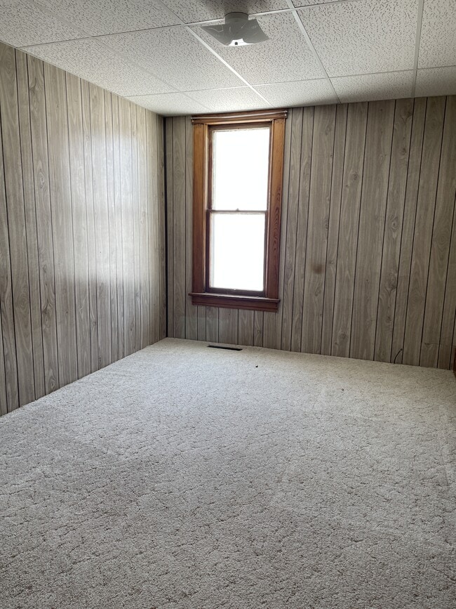 Photo - 569 W Broadway Ave