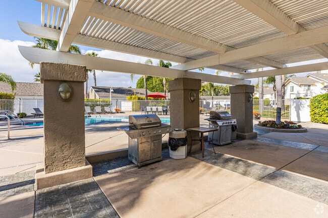 Grill Area - Citrus Court Apartments