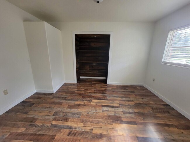 2425 W Central Ave