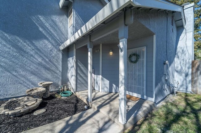 Photo - 3 bedroom minutes from shopping & freeway access!