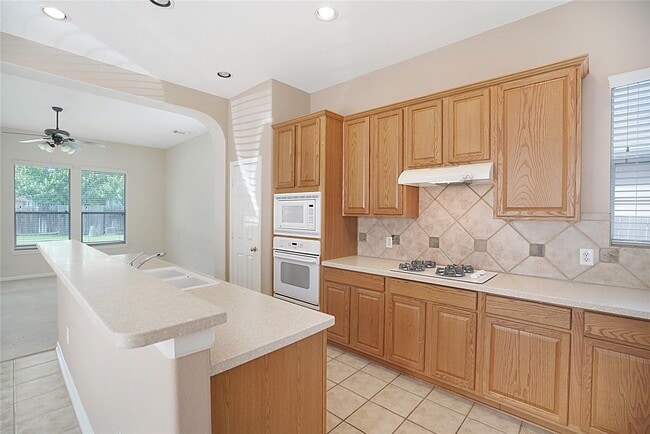 111 Zephyr Bend Pl