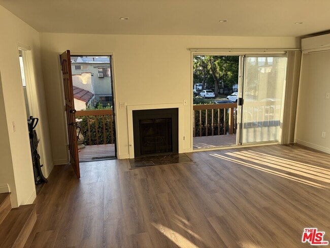 Photo - 5827 Tujunga Ave Unidad 1