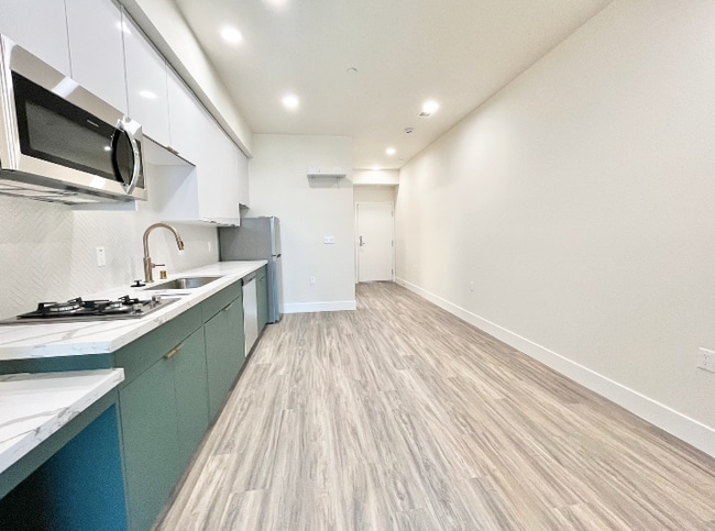 Building Photo - 1037 Dewey Ave Unit 204 Rental