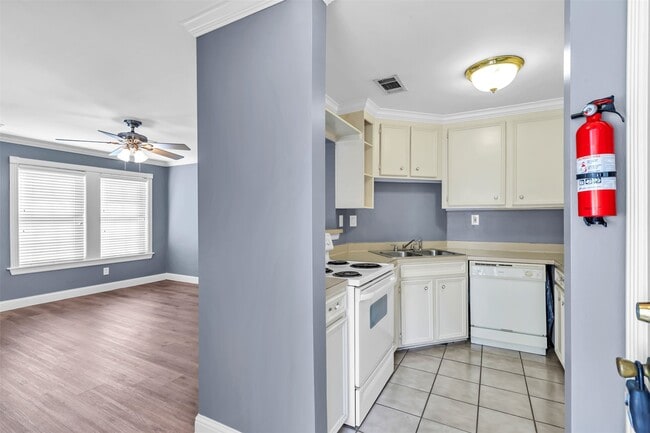 Photo - 2634 Peckham St