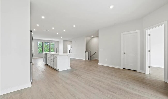 Photo - 605 Mkt Grv Dr