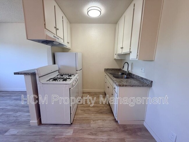 Photo - 10042 Commerce Ave