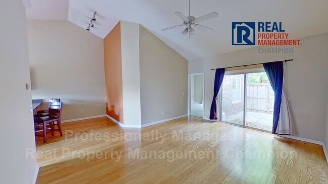 Photo - Charming Townhome with Split Floorplan