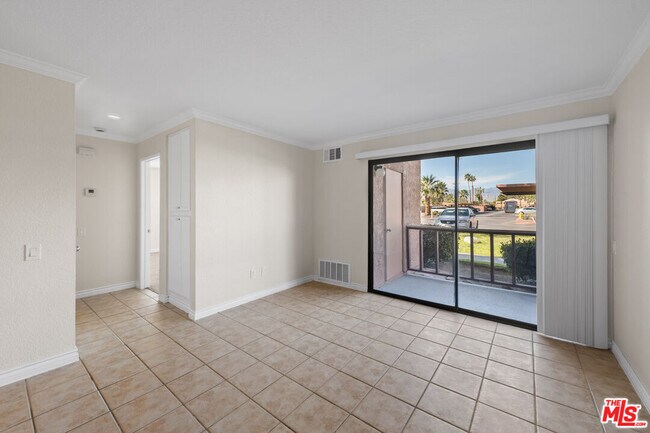 Photo - 78650 Ave 42 Ave