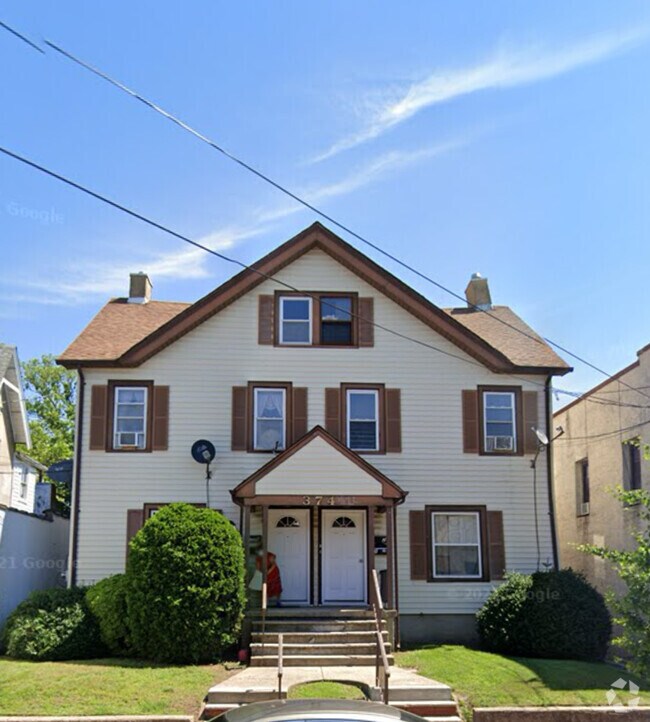 Building Photo - 374 Somerset St Unit 3 Rental