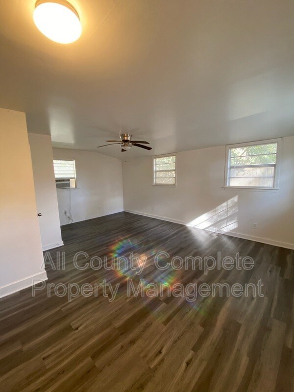 Photo - 4803 Lexington Ave