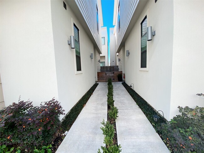 Photo - 78 N Hutcheson St