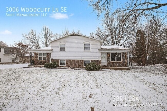 Photo - 3006 Woodcliff Ln SE