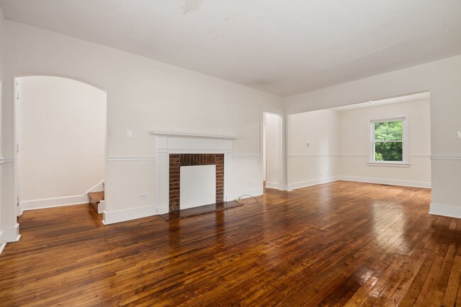 Photo - 2816 Broad St