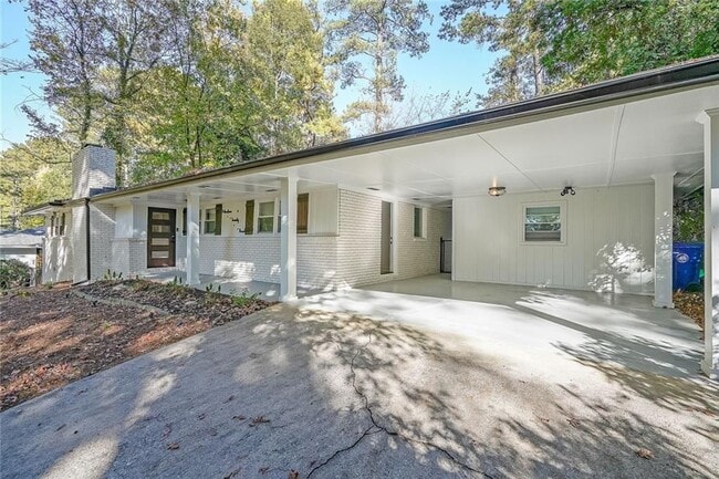 Photo - 1923 Forest Green Dr NE