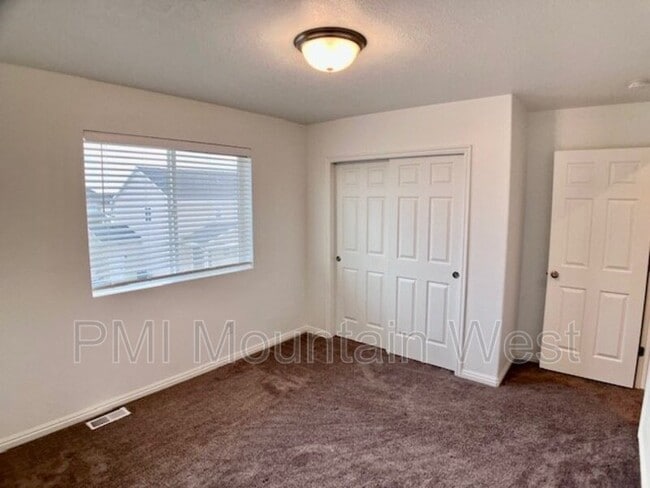 Photo - 2013 W 950 N