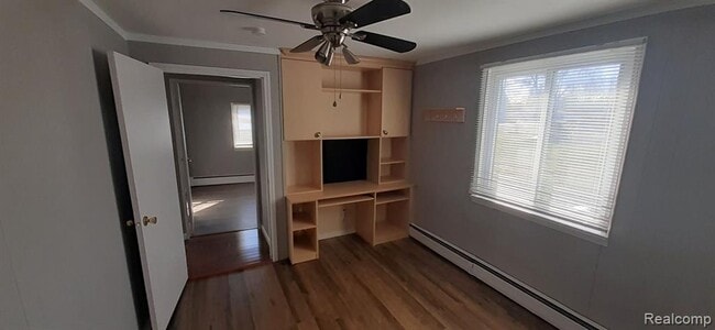 Photo - 2557 Desmond Rd