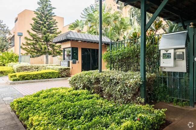 Photo - Plaza Landmark