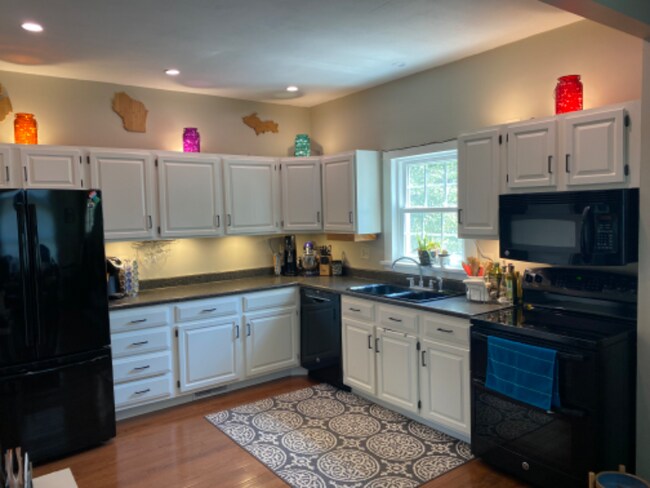 Photo - 295 Wilson St